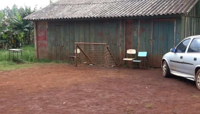 Adolescente é esfaqueado com canivete após briga durante jogo de futebol em escola de Cascavel